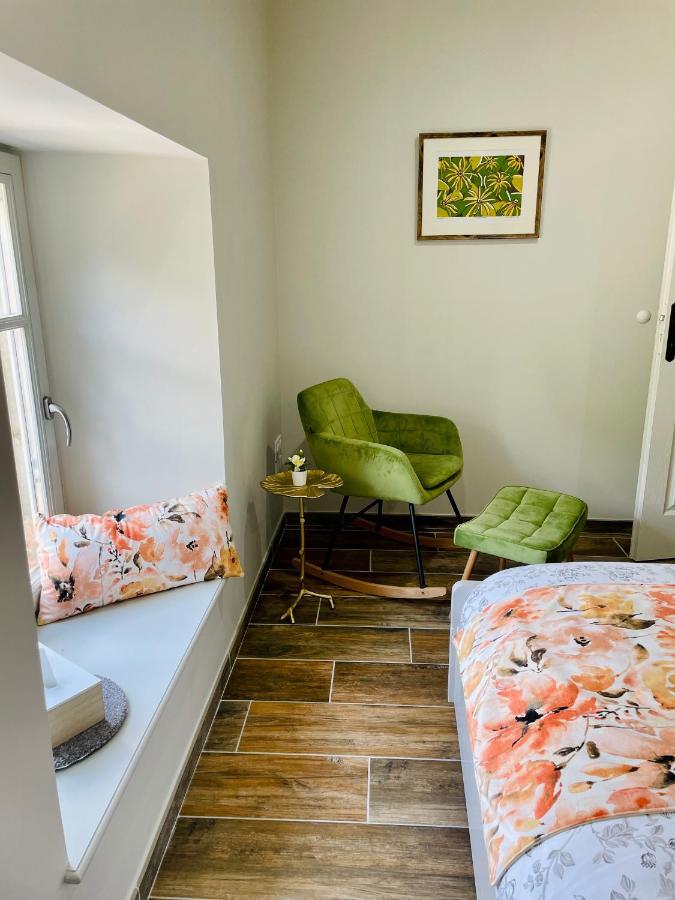 Chez la Rose luxueuse cottage avec jacuzzi Rouvres-la-Chétive Extérieur photo